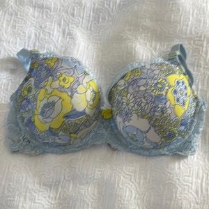 VGUC - VICTORIA SECRET DREAM ANGELS DEMI BRA. Sz: 34D.
